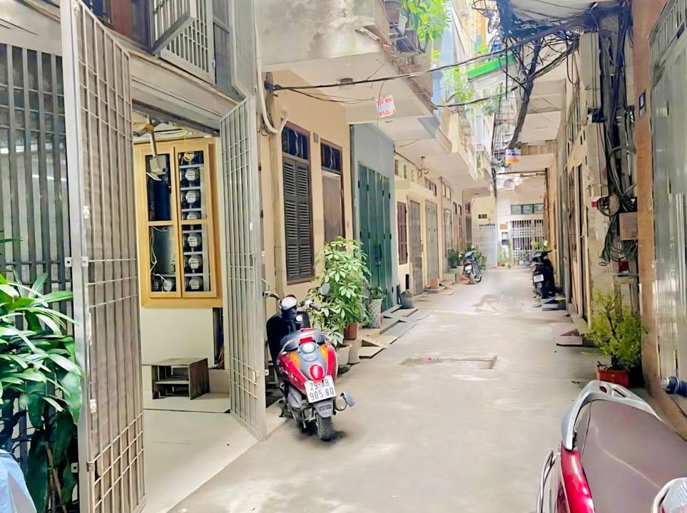 Nhà Riêng Tôn Thất Tùng Đống Đa 36m² 8 Tầng - Sổ Đỏ Sẵn, Dòng Tiền Ổn Định!