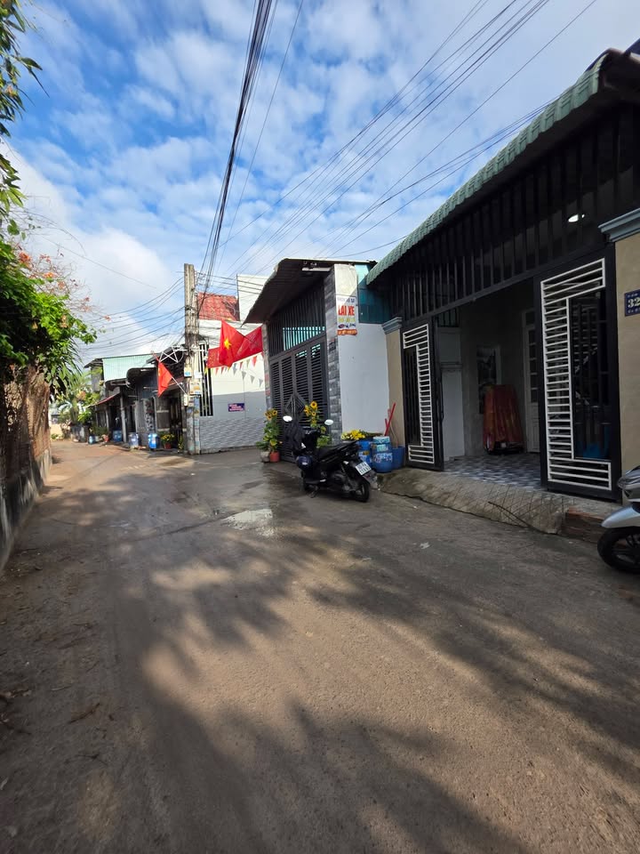 Nhà riêng Dĩ An 56m² giá 1.85 tỷ - Chính chủ bán, ô tô vào tận nhà!