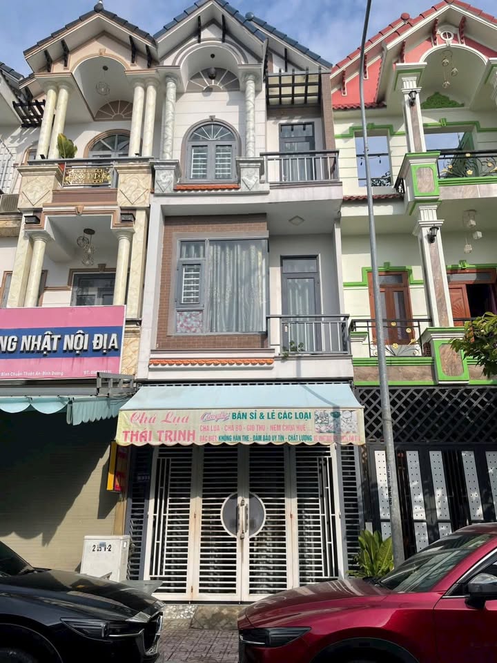 Cho thuê Nhà 3 tầng KDC Phú Hồng Thịnh 8, Dĩ An - 9 Triệu/tháng