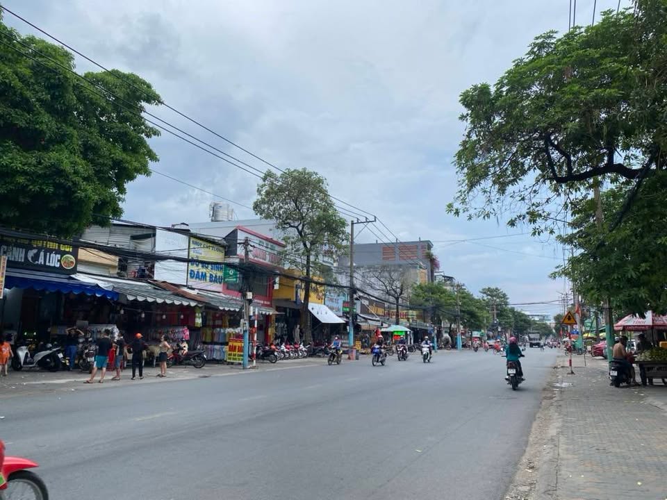 Nhà mặt phố Nguyễn Trãi Dĩ An 150m² giá 7 tỷ - Mặt tiền kinh doanh sầm uất