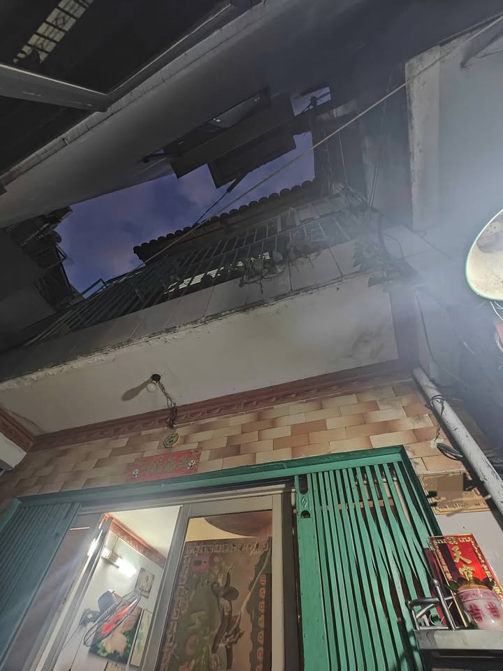 Nhà Tùng Thiện Vương, Q.8 2PN - Sổ hồng sẵn, giá tốt hiếm có!