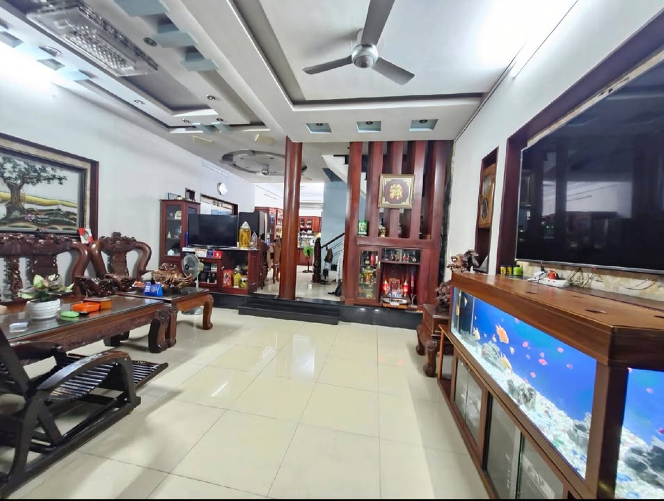 Nhà Phố Thủ Đức 136m² giá 16.6 tỷ - Mặt tiền kinh doanh!