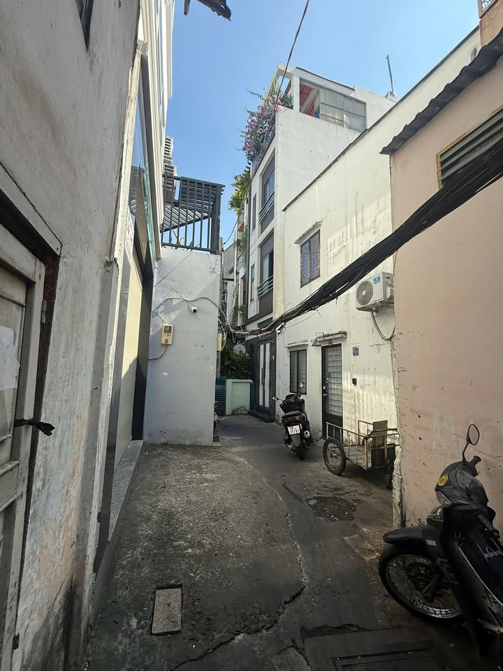 Bán nhà Quận 1 Cao Bá Nhạ 33m² giá 12.36 tỷ - Vị trí đắc địa!