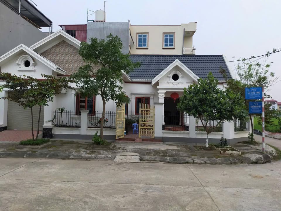 Nhà Nguyên Căn Vĩnh Tường Full Nội Thất, Sân Vườn, Để Ô Tô