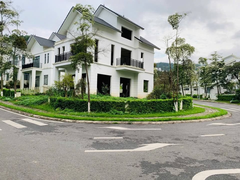 Townhouse Xanh Villas Ho Lac 300m2 - Chinh chu ban