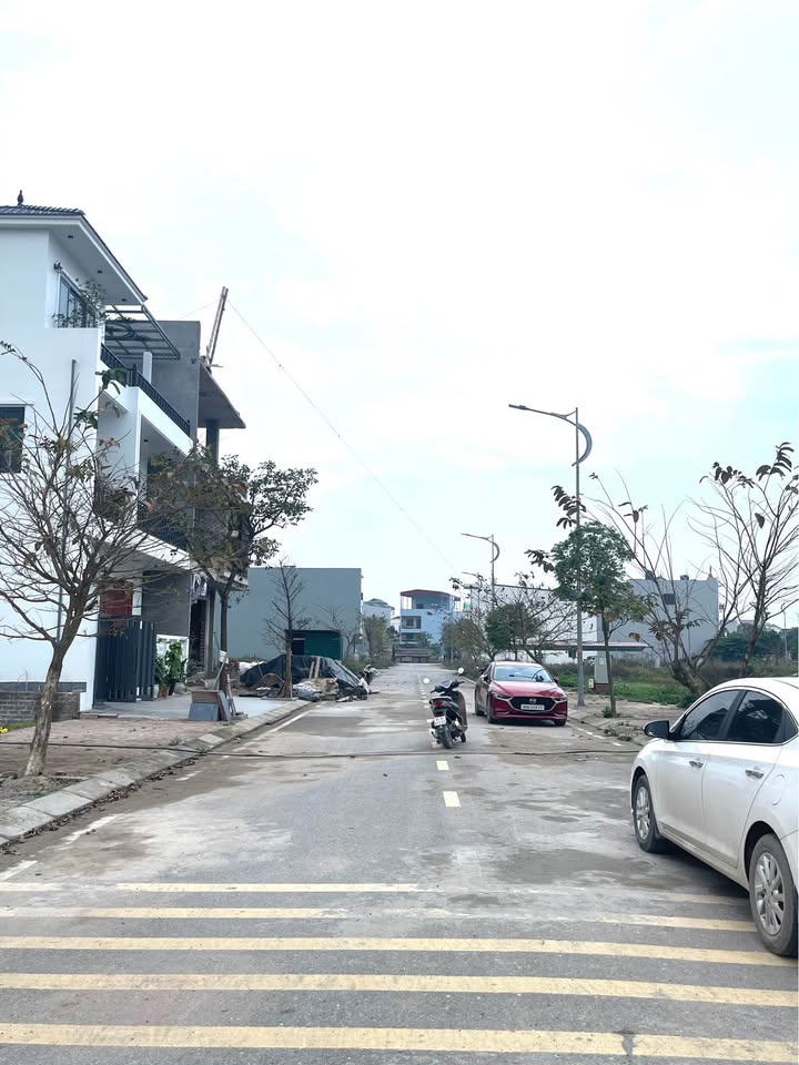 Bán Biệt Thự Lương Bằng 121m² Mặt Tiền 10m - Giá 4 Tỷ