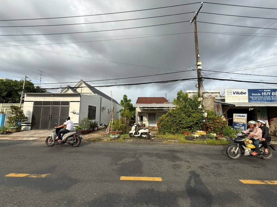 Nhà Phố Mặt Tiền Mạc Cửu Rạch Giá 242m² - Cơ Hội Kinh Doanh Vàng!