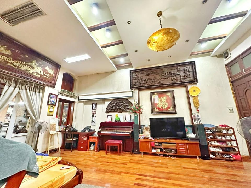 Nhà Phố Hàng Mã, Hoàn Kiếm 41m² - Vị Trí Đắc Địa Kinh Doanh Sầm Uất!