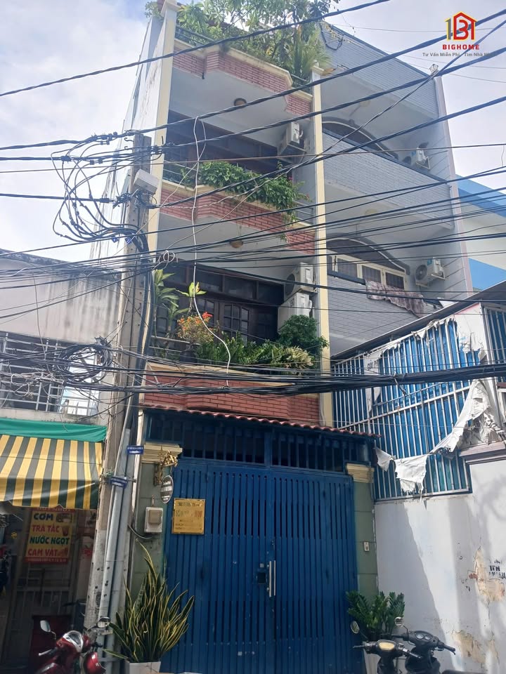 Nhà CMT8 Quận 10 7.06 tỷ - Hẻm xe hơi, sẵn sàng ở ngay!