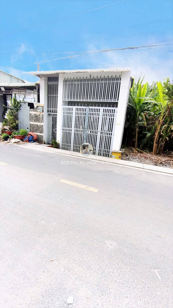 Nhà Phố Hóc Môn 90m² giá 4.25 tỷ - Mặt tiền kinh doanh hiệu quả!