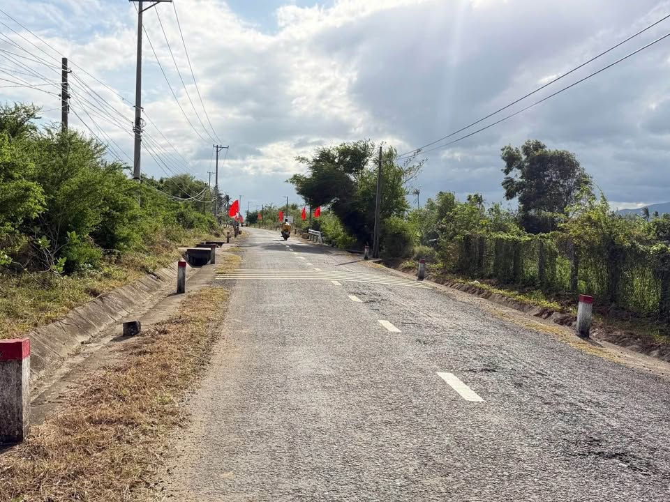 Đất nền mặt tiền Nguyễn Huệ Nha Trang 100m² giá 1 tỷ - Sổ đỏ chính chủ!