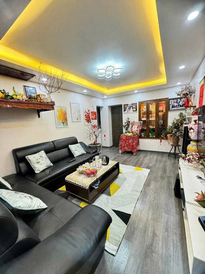 Bán căn hộ tập thể Đại La 80m² giá 4.8 tỷ - Ô tô đỗ cầu thang