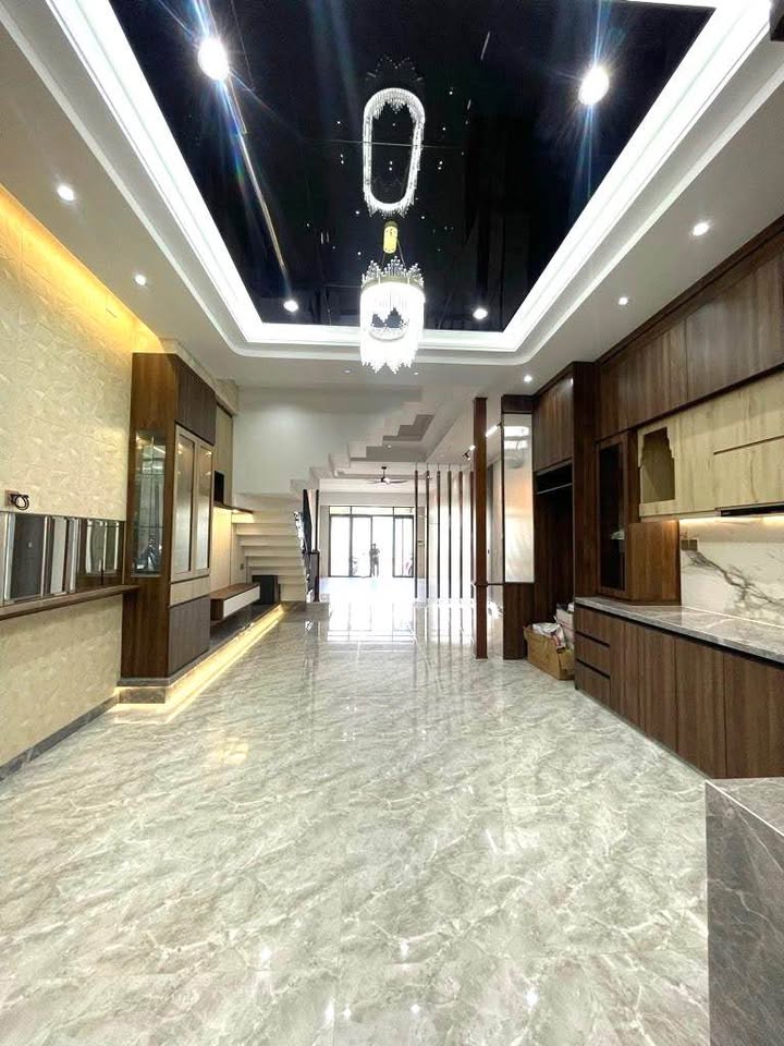 Nhà 100m² Bình Tân - Giá 16.5 tỷ - 5PN - Sổ Hồng Riêng - Sẵn Ở Ngay