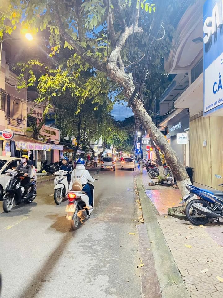 Mặt Tiền KD Nguyễn Việt Hồng, Ninh Kiều - 80m², 11 Triệu/Tháng