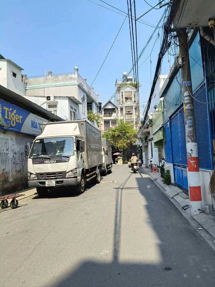 Cho thuê nhà 4PN, 60m² đường Huỳnh Văn Nghệ, Tân Bình - Hẻm 8m, Sẵn Ở