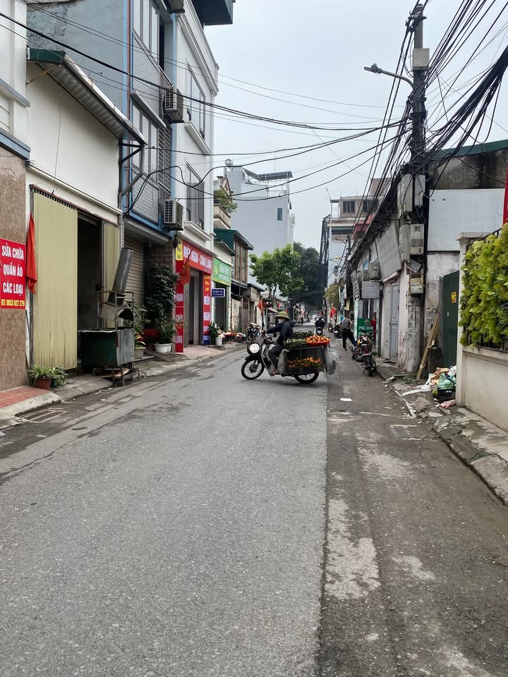 Cho thuê mặt bằng Thạch Bàn 90m² giá 15.5 triệu - Vị trí đắc địa!