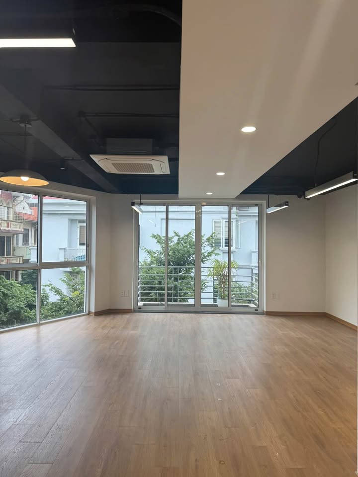 Cho thuê mặt bằng tầng 4 Phố Nghĩa Đô - 105m² - Sẵn sàng làm văn phòng, spa