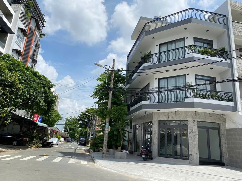 Mặt bằng kinh doanh Quận Tân Phú 165m² giá 15 triệu - Căn góc, sân rộng đắc địa!