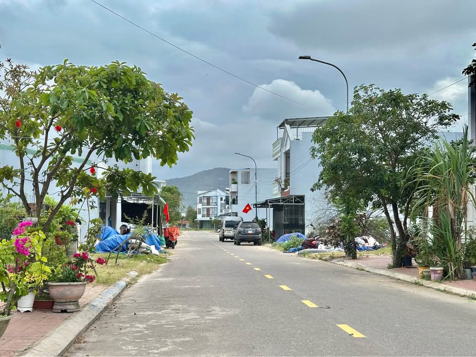 Đất mặt tiền Ecohome Chợ Dinh 95m² giá 2 tỷ - Sổ đỏ chính chủ!