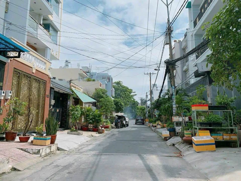 Bán Nhà Tân Phú 80m² Giá 9.2 Tỷ - Vị Trí Đẹp Đường 12m Thông!