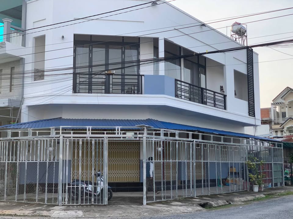Cho thuê nhà góc 2 mặt tiền Tây Khánh 8, Long Xuyên - Kinh doanh đỉnh