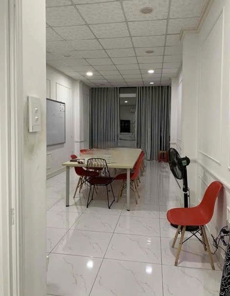 Cho thuê nhà mặt tiền Lý Chính Thắng, Q.3 - Kinh doanh đa ngành, 7 tầng