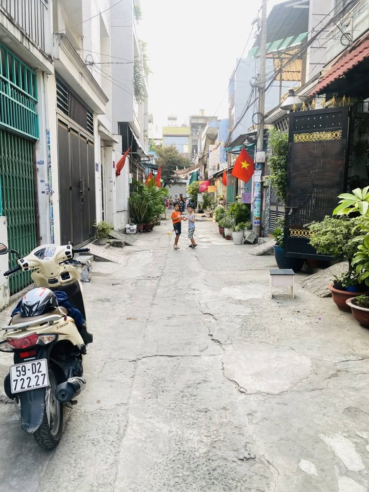 Bán nhà Bình Tân Liên Khu 5-6 52m² giá 4.3 tỷ - Ô tô vào tận nhà!