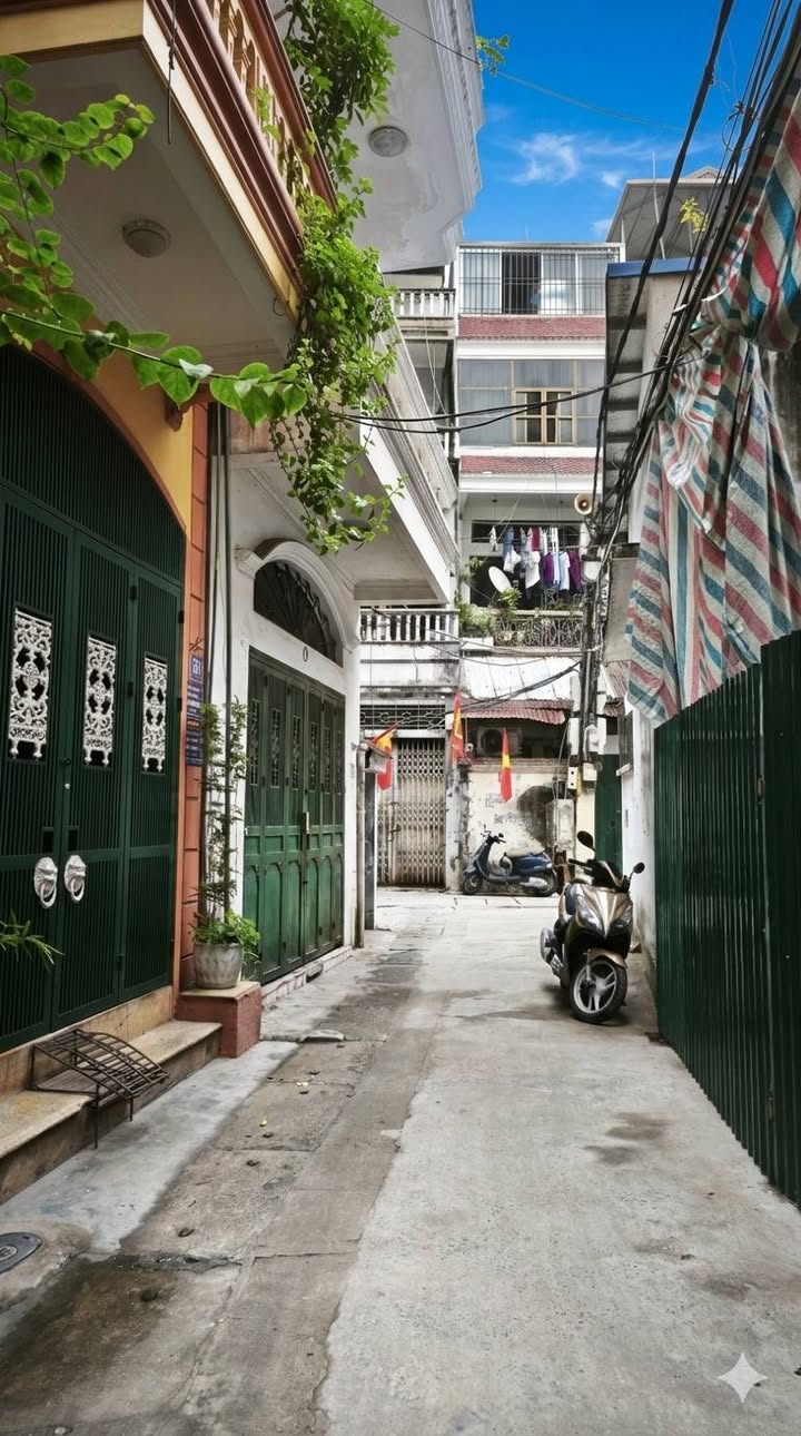 Nhà riêng Hoàng Hoa Thám 70m² giá 16.2 tỷ - Giá tốt hiếm có!