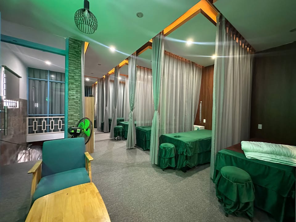 Cho thuê tiệm Spa - Gội đầu mặt tiền Hồ Tùng Mậu, Đà Nẵng - 100m2