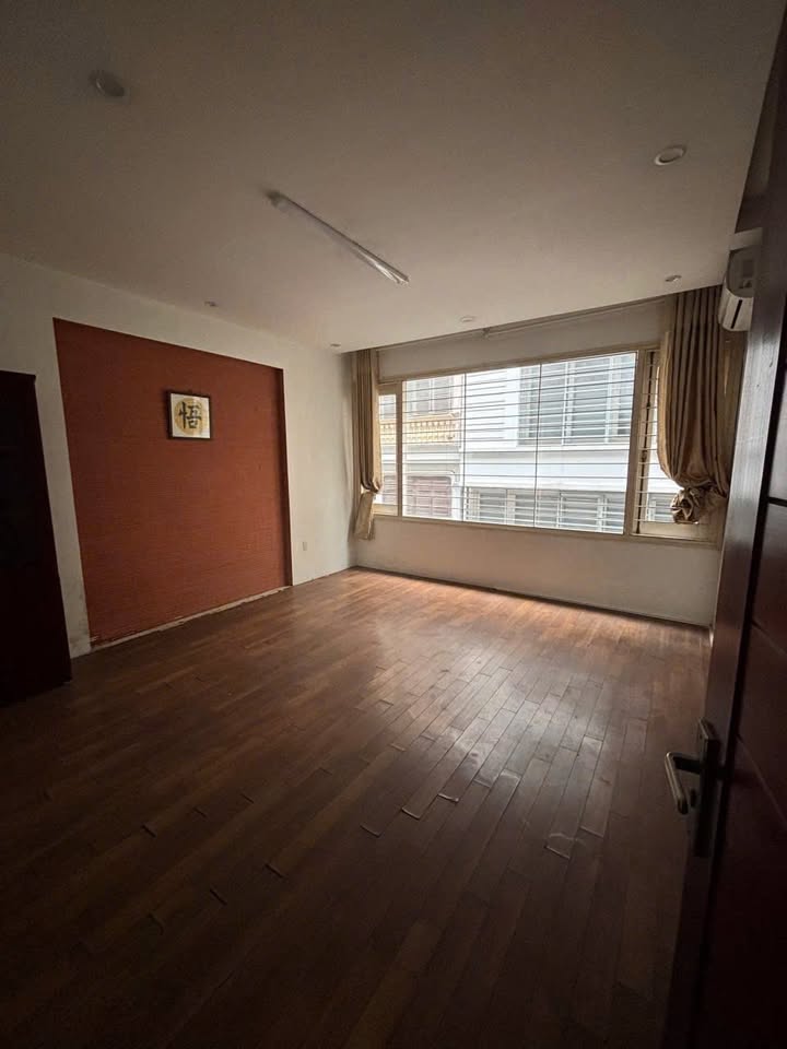 Nhà Riêng Hoàng Cầu 60m² giá 35 triệu/tháng - Ô tô vào tận nhà!