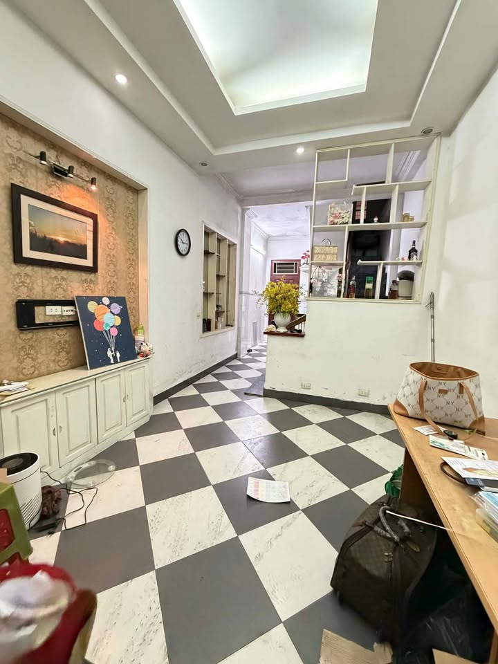 Cho thuê nhà 40m² Hồ Đắc Di, Đống Đa - 4 tầng, 2 ngủ, ô tô gần