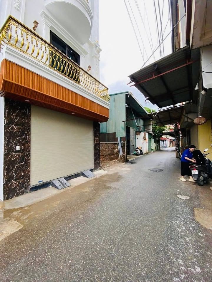 Nhà phố Ngõ 164 Ỷ La 52.4m² – Mặt tiền kinh doanh, 8 tầng thang máy!