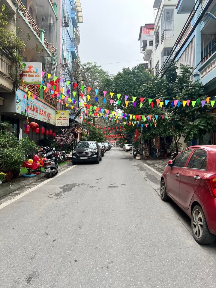 Nhà riêng Hoàng Quốc Việt 51m² - Ô tô vào tận nhà!