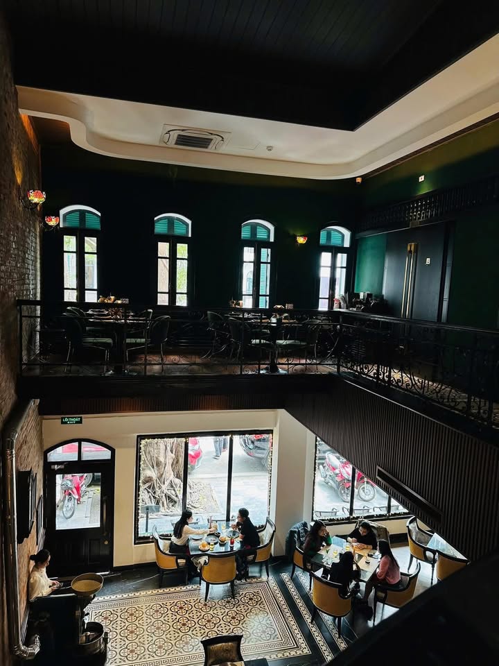 Cho thuê nhà phố mặt tiền 9m - Phố Nhà Thờ, Hoàn Kiếm - 350m²