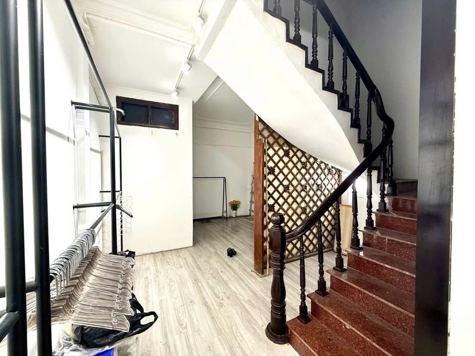 Nhà mặt phố Trần Đăng Ninh, Hà Đông 17 triệu/tháng - Mặt tiền kinh doanh đắc địa!