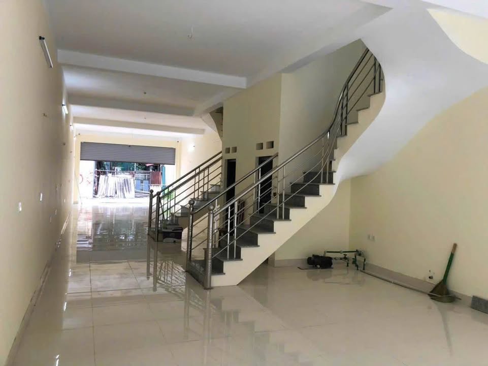 Mặt bằng kho/VP Trường Lâm 100m² - Ô tô đỗ cửa, hoạt động ngay!