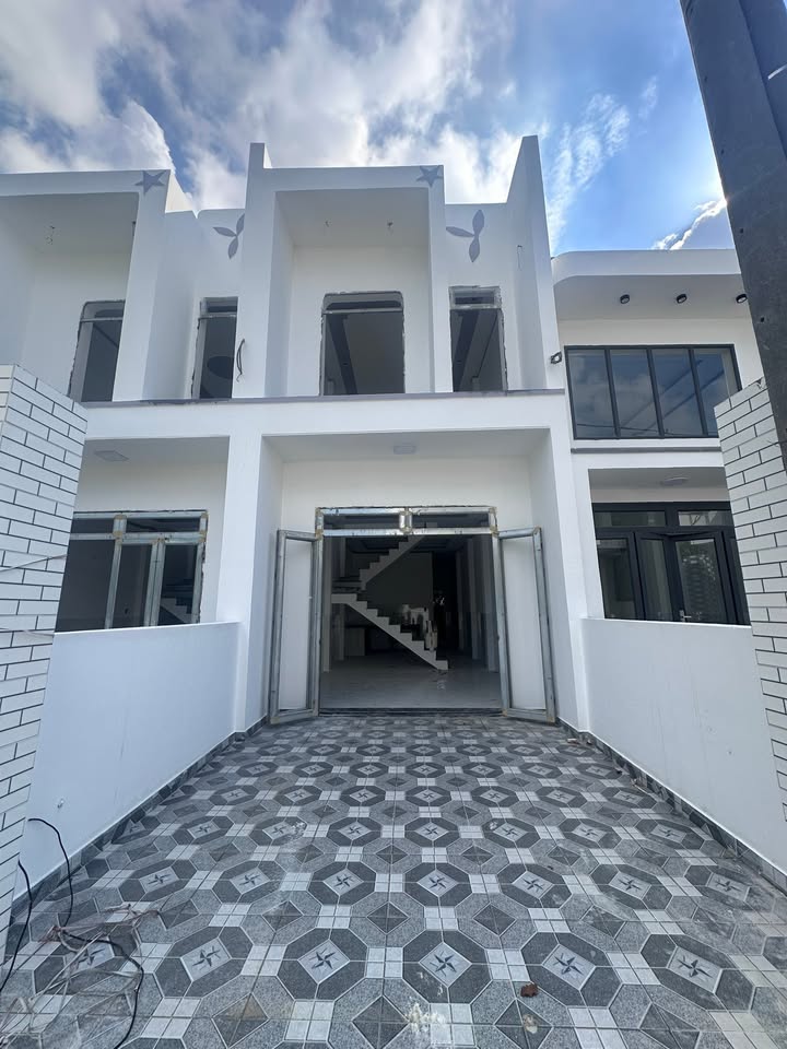 Nhà Sổ Hồng Thổ Cư 1.35 Tỷ - 1.45 Tỷ Tại Vĩnh Cửu, Đồng Nai - Sẵn Sàng Dọn Vào Ở Ngay