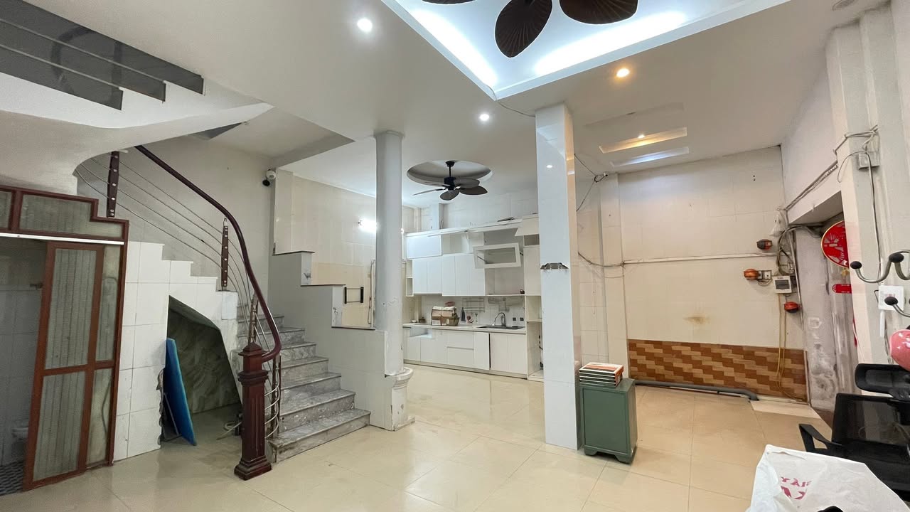 Nhà Nguyên Căn Ngõ Văn Chương 47m² 3 Tầng - Giá 14 Triệu/Tháng