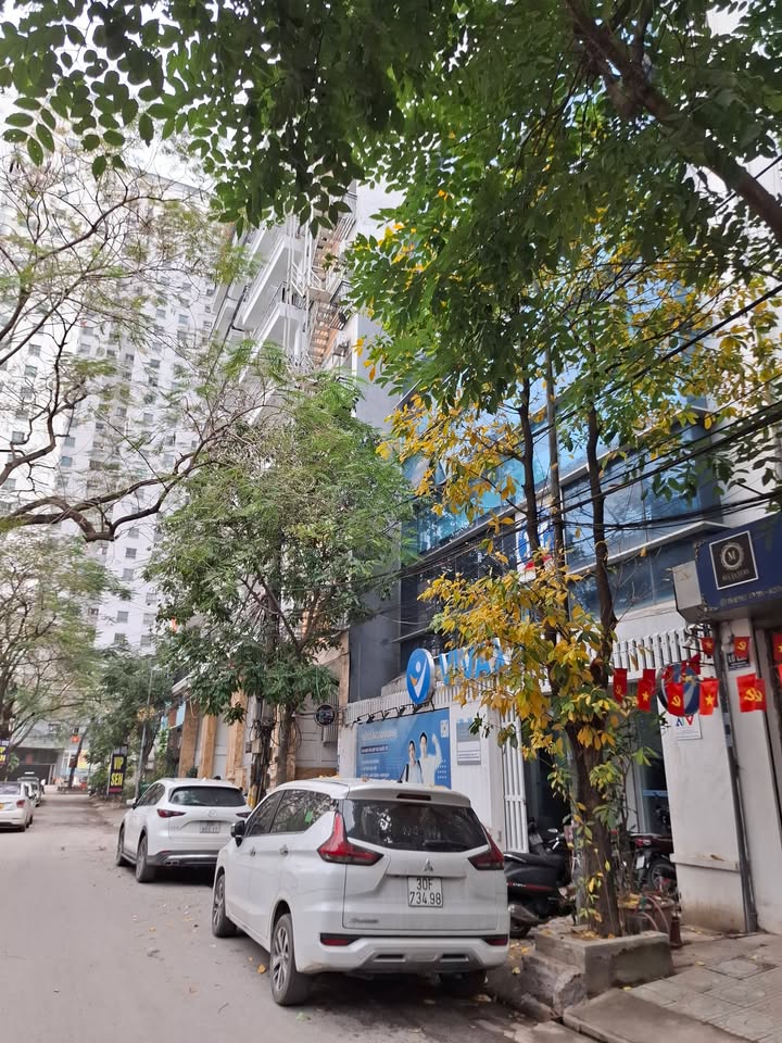 Cho thuê Shophouse 350m² mặt tiền 10m tại Ngã 3 Yên Xá, Hà Nội