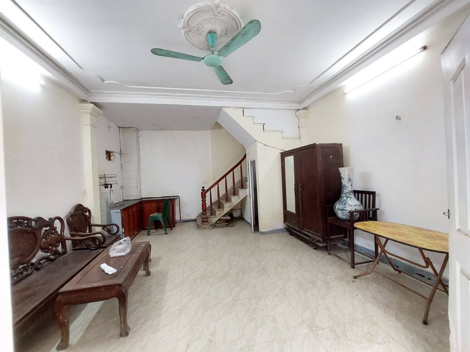 Nhà Nguyên Căn 40m² Kinh Doanh Tốt Gần Chợ Tứ Liên - 10 Triệu/Tháng