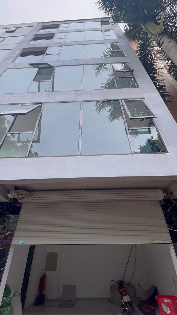 Cho thuê nhà 6 tầng mặt tiền 7.5m Trần Quốc Hoàn, Cầu Giấy - Kinh doanh sầm uất