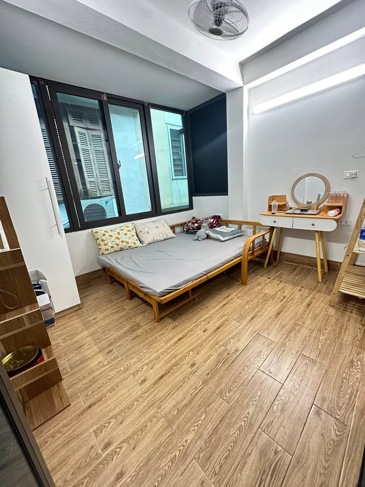 Cho thuê nhà 4 tầng Phố Đặng Tiến Đông, Đống Đa - 2PN, Full Nội thất