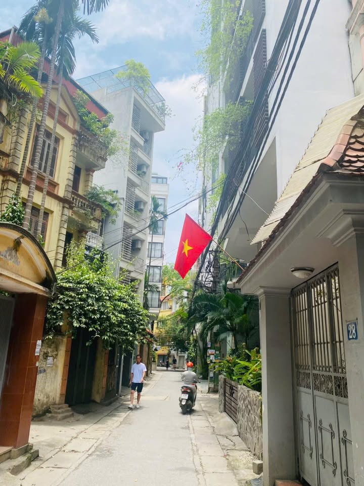 Nhà phố Cầu Giấy 34m² giá 7.3 tỷ - Sẵn sàng ở ngay!