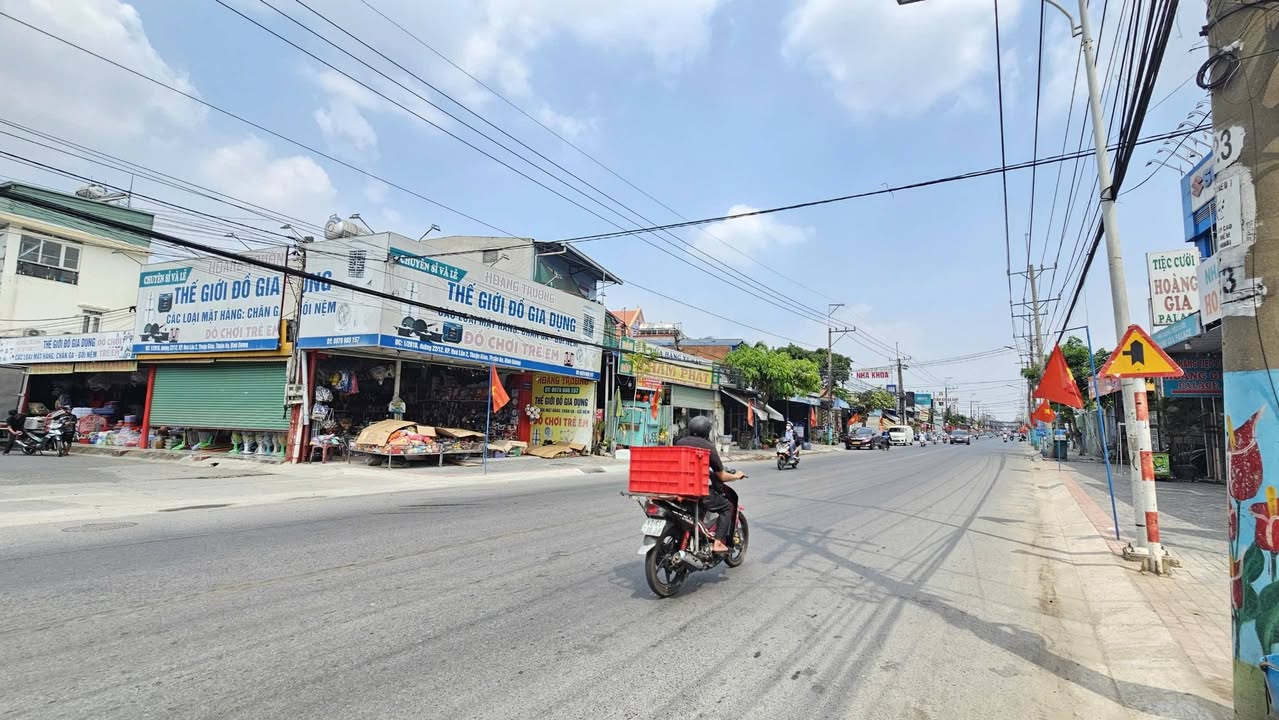 Nhà Phố Thuận An 405m² Mặt Tiền Kinh Doanh Đường 22 Tháng 12 Sầm Uất