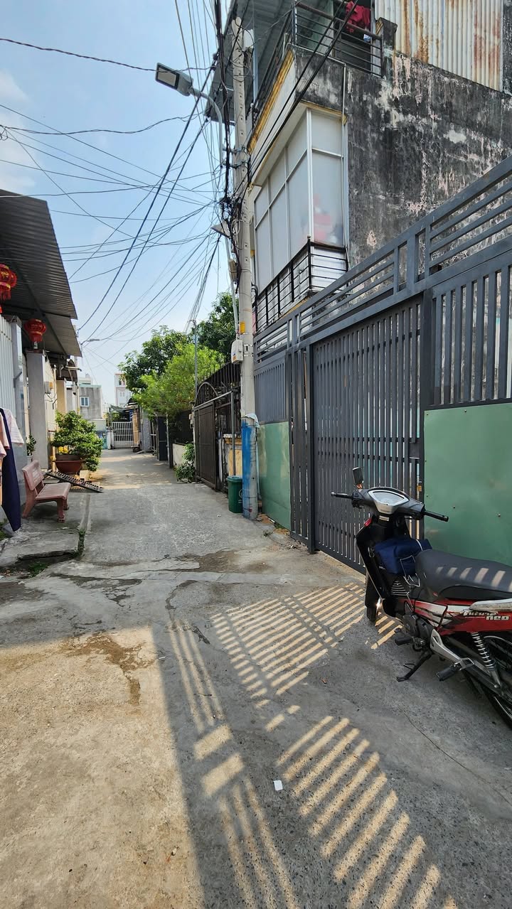 Nhà Cho Thuê 75m² Gần Vạn Phúc City, 3PN Giá 8 Triệu/Tháng