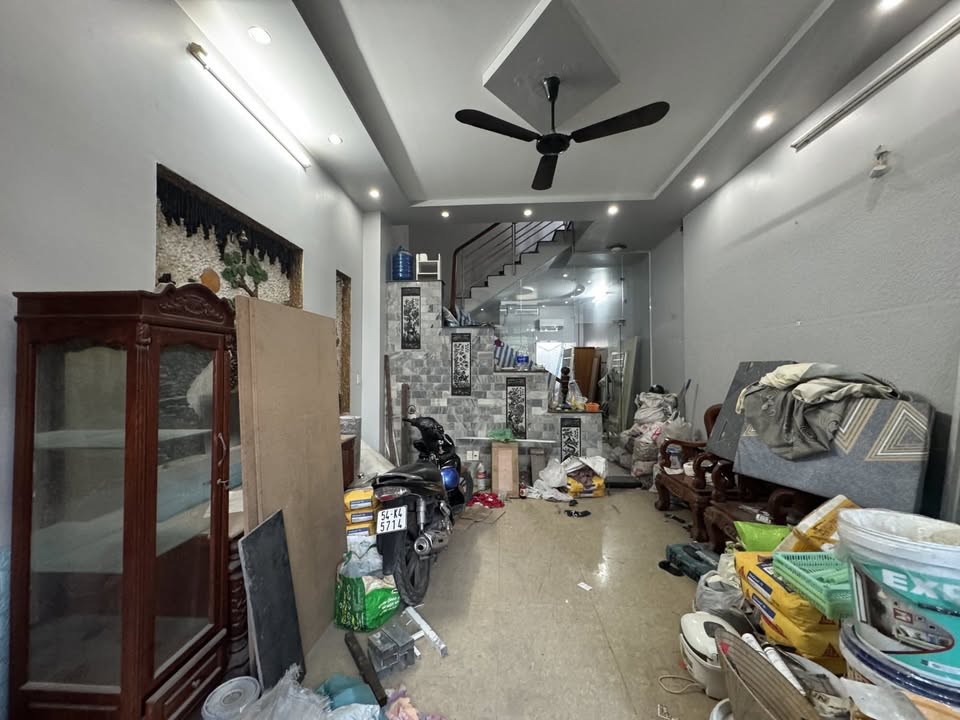 Nhà 3 Tầng 90m² Lê Văn Việt, Thủ Đức - 9.3 Tỷ, Thu Nhập 20 Triệu/Tháng