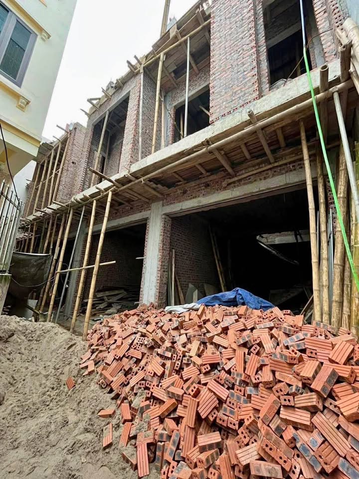 Bán Gấp Nhà Phố 45m² 3 Tầng Mặt Ngõ Lê Hồng Phong, Nam Định - Giá Đầu Tư 2.75 Tỷ