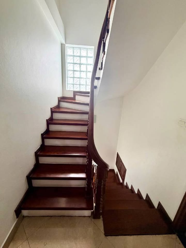 Nhà Mặt Phố Đội Cấn 35m² 6 Tầng - Kinh Doanh, Đầu Tư Đắc Lợi