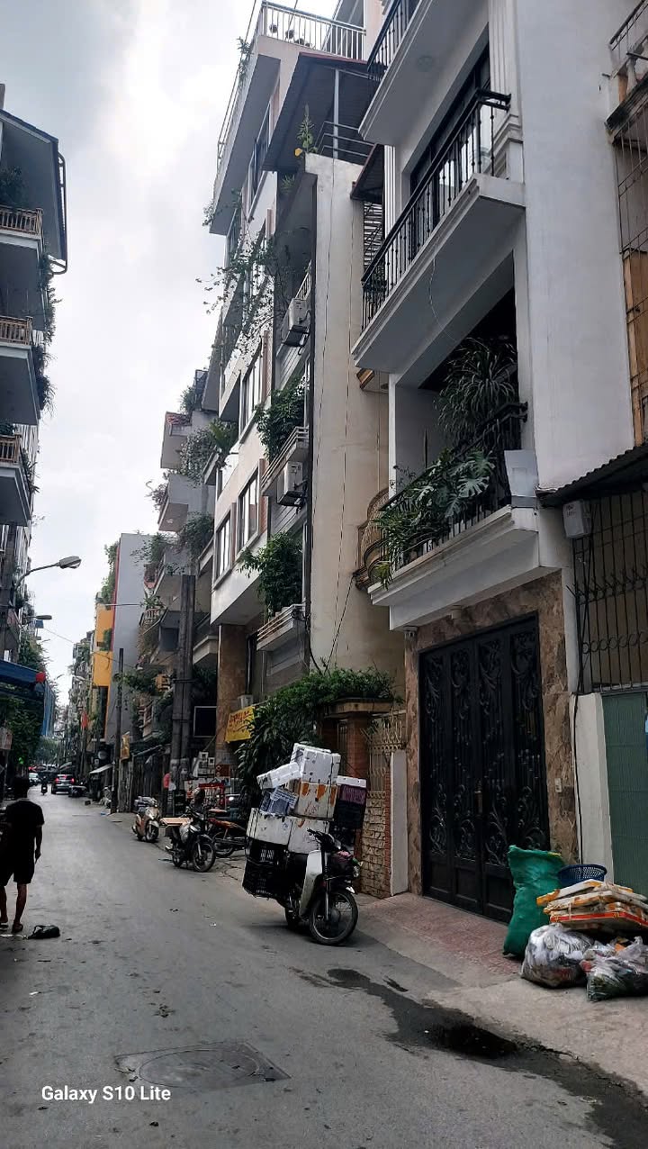 Nhà riêng Trần Quý Kiên 68m² - Ô tô vào tận nhà, full nội thất!