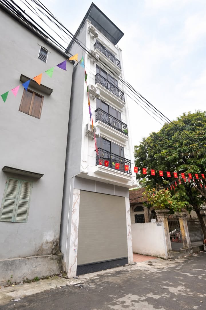 Nhà Phố Tây Mỗ 30m² - 6 Tầng View Hồ, Ôtô Đỗ Cửa - 7.x Tỷ